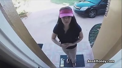 Pizza delivery girl nails for cash on video