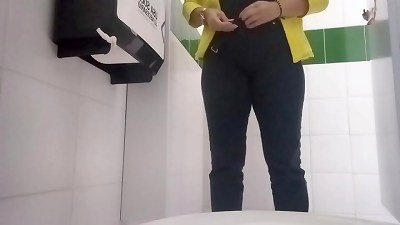 Camera in office douche records assistant jizz-swapping